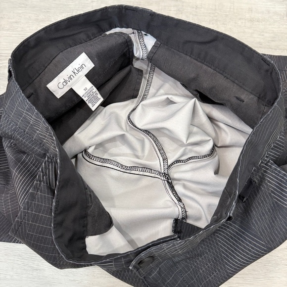 Calvin Klein Geometric Black and Grey Men's Preppy Golf Athletic Shorts Size 32 - Picture 15 of 17